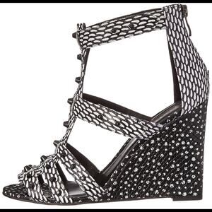 Nicole Miller Artelier Panama black & white wedge